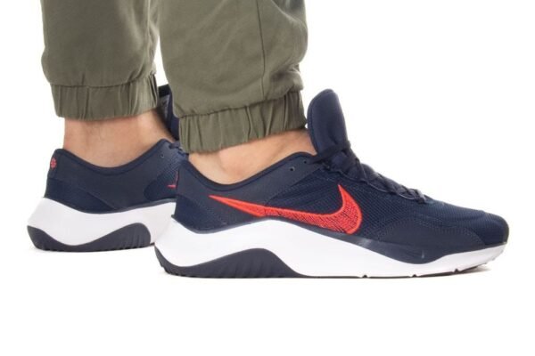 Nike Legend Essential 3 men's Shoes