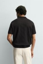 ⁦VERTICAL TEXTURE POLO SHIRT Black⁩ - الصورة ⁦4⁩