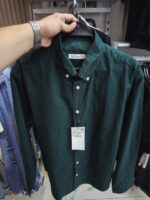 قميص ZARA أوكسفورد أخضر داكن — صورة أمامية في المتجر